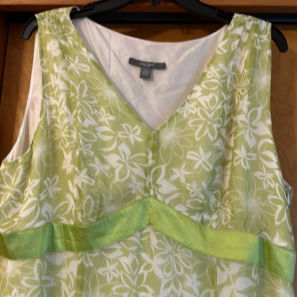 Hula Doll flowing green floral sleeveless dress, size XL, falls below the knee - Picture 3 of 6